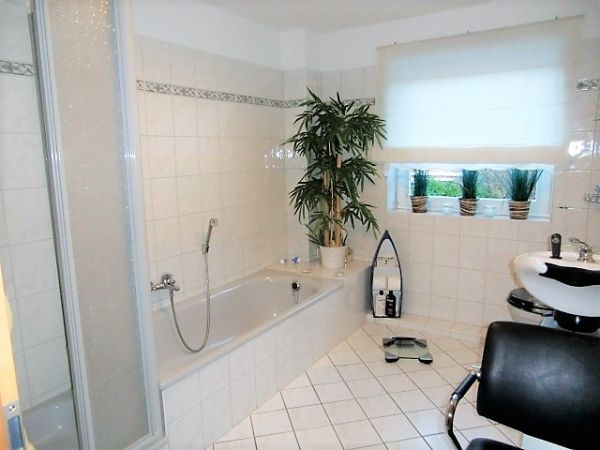 Vollbad Doppelhaush�lfte L�beck