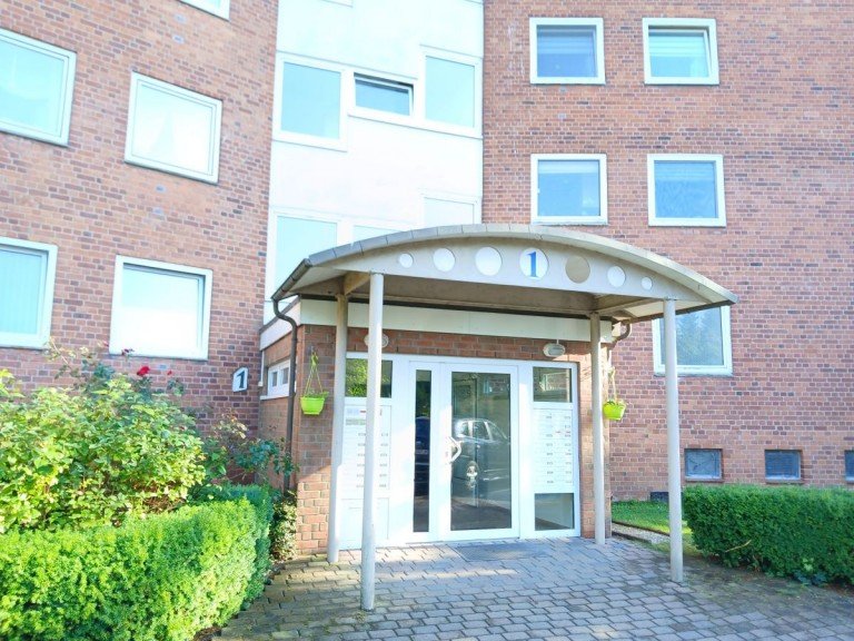 Eingangsbereich L�beck - Travem�nde Wohnung GELEGENHEIT im Seebad Travem�nde ! Moderne, gepflegte Wohnung in ruhiger Lage im Gr�nen.