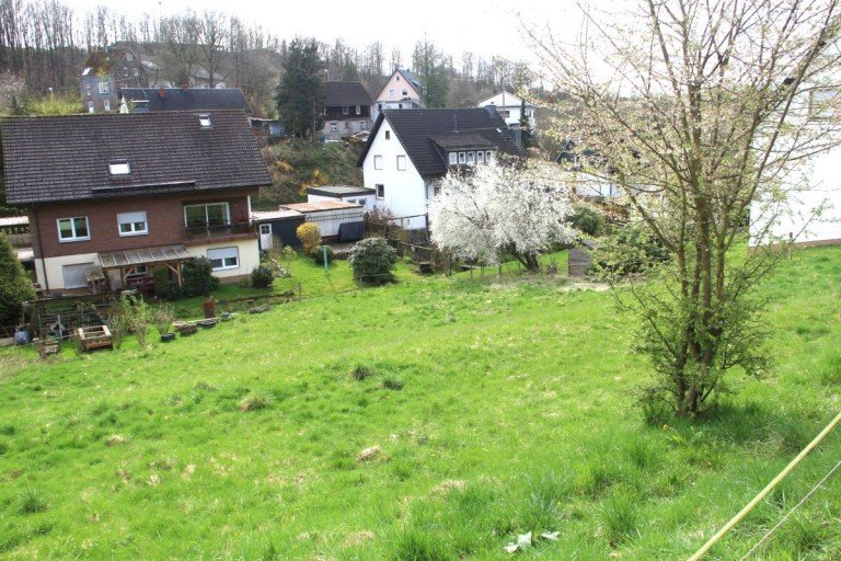 Ansicht 1 Nethpen-Frohnhausen Wohngrundst�ck VERKAUFT - Sch�nes, baureifes Baugrundst�ck in ruhiger, l�ndlich-idyllischer Hanglage