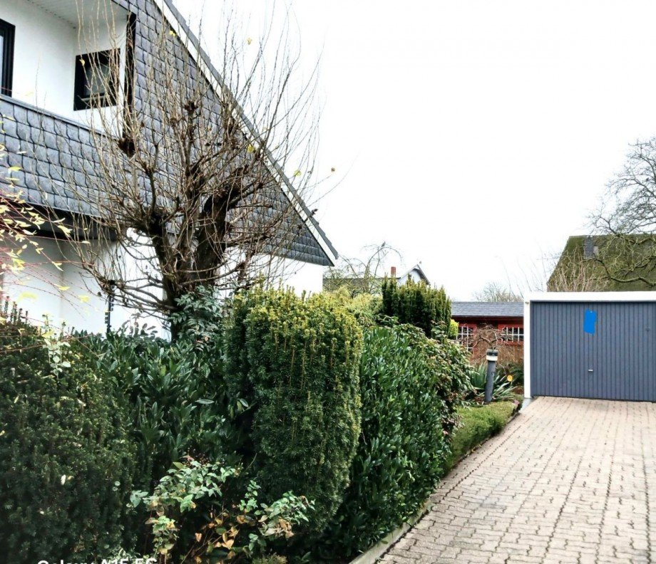 Auffahrt - Garage Einfamilienhaus Stockelsdorf