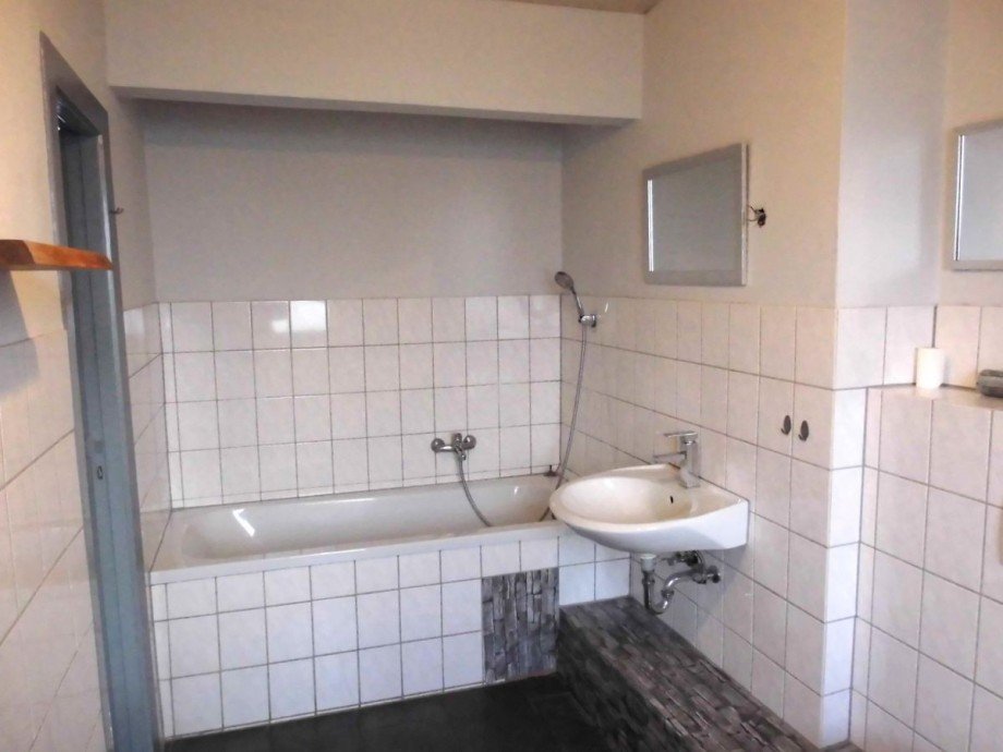 Bad (Bild1) Reihenmittelhaus L�beck