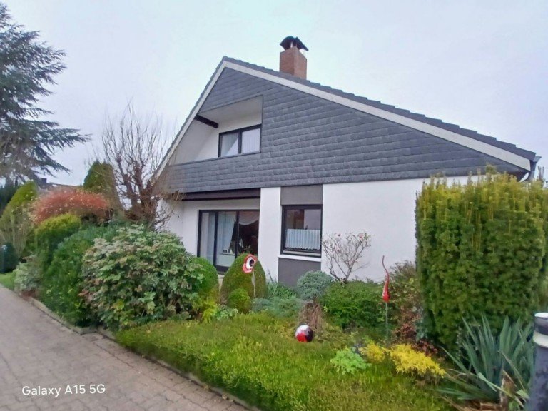 Seitenansicht Stockelsdorf Einfamilienhaus VERKAUFT - Charmant & Gepflegt - Ger�umiges EFH mit sch�nem Garten in l�ndlich-idyllischer Lage
